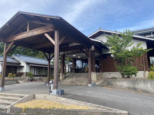 広々とした入り口です
お花やカブトムシや、季節の野菜とか販売してます。_百花の里 城山温泉