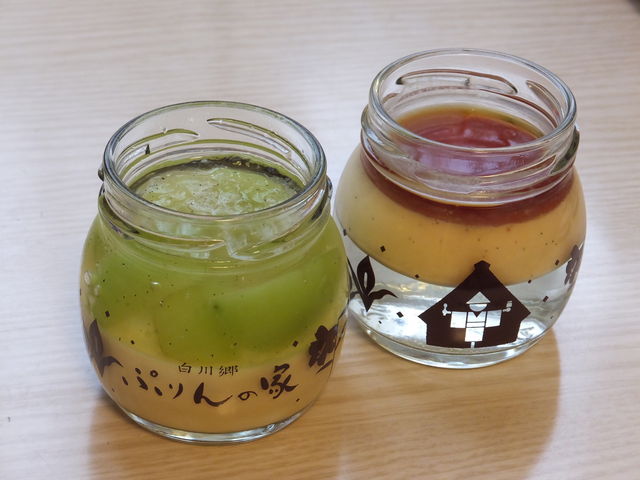 瓶も可愛い_白川郷 ぷりんの家
