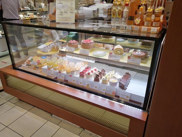 ショーケース1_QBG ル パティシエ タカギ