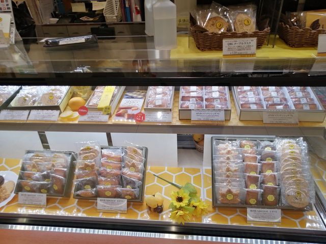 ショーケース2_QBG ル パティシエ タカギ