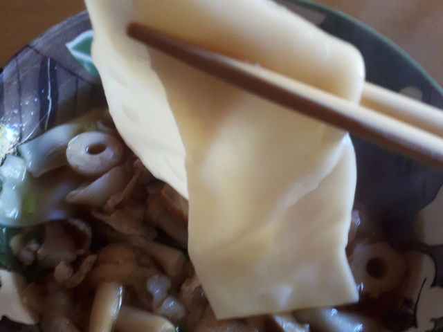 幅広のひもかわうどん。けんちん風で頂きました!_群馬いろは
