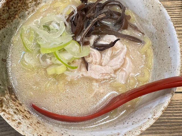 鶏パイタン麺 ハーフサイズ_とりいちず 鶴見東口店