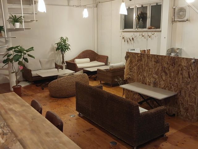 木と緑が基調のきれいなお店です_氷煙