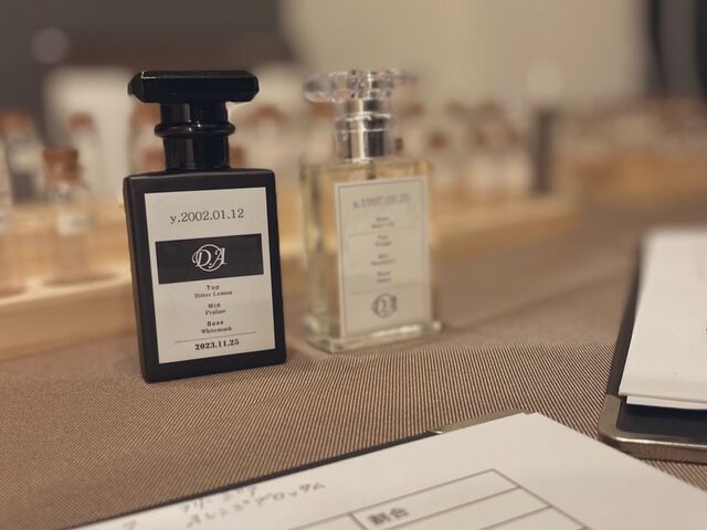 当日作った香水です。ビンとラベル各2種類から選べました。_D・Anda