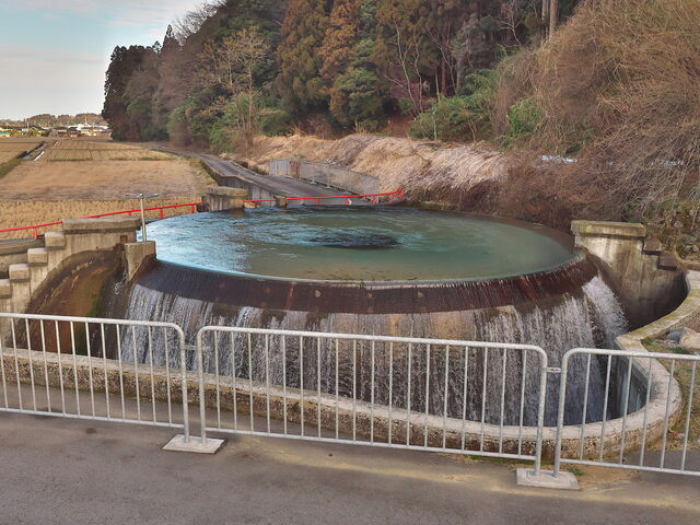 東山円筒分水槽_東山円筒分水槽