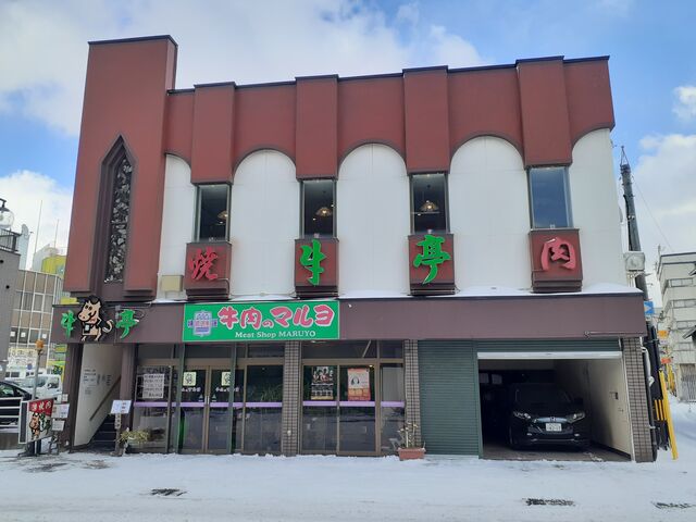 五所川原らしい少しレトロな佇まい
一階のお肉屋さんがやっている焼肉屋さん_焼肉レストラン牛亭