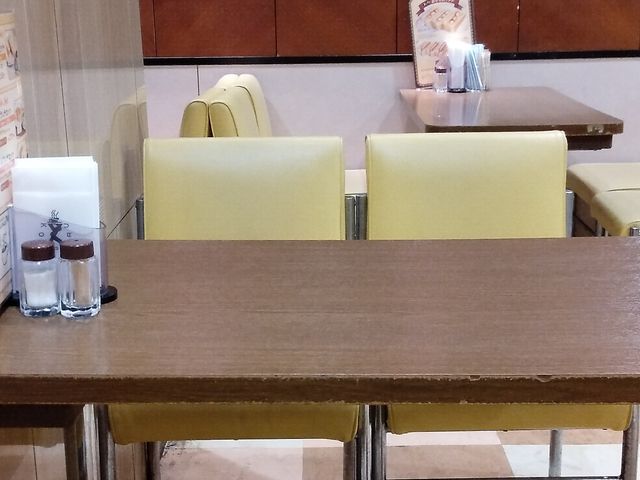 テーブル席_コンパル 栄西店