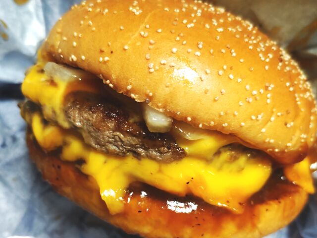 チーズがドロドロ!ダブル肉厚ビーフバーガー_マクドナルド西新宿駅前店