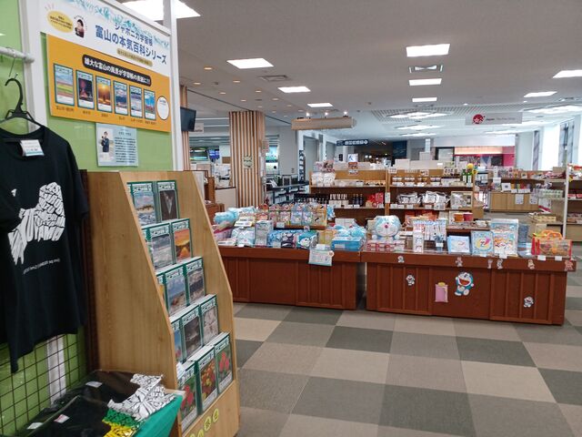 お土産はそこそこ種類が有ります_富山きときと空港