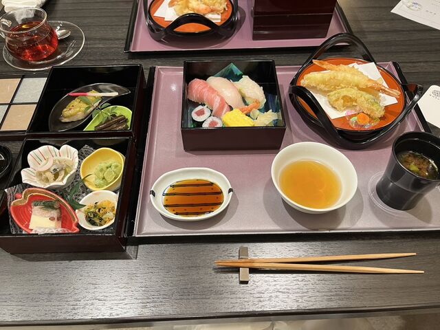 色々つまった玉手箱_新横浜グレイスホテル