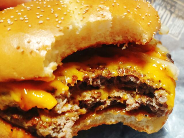 チーズがドロドロ!春のサムライマック、ダブル肉厚ビーフバーガー。_マクドナルド浅草店