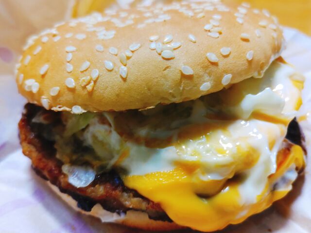 ドロドロチーズとソースのチーズてりたまバーガー!_マクドナルド五反田TOCビル店