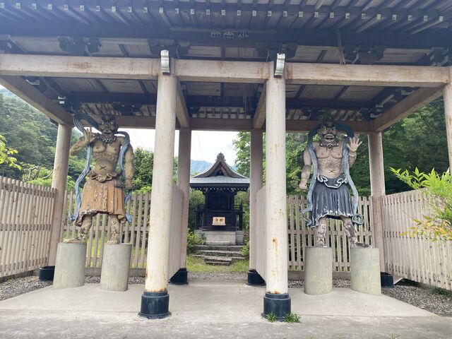 仁王尊_仁王尊プラザ(釣堀)