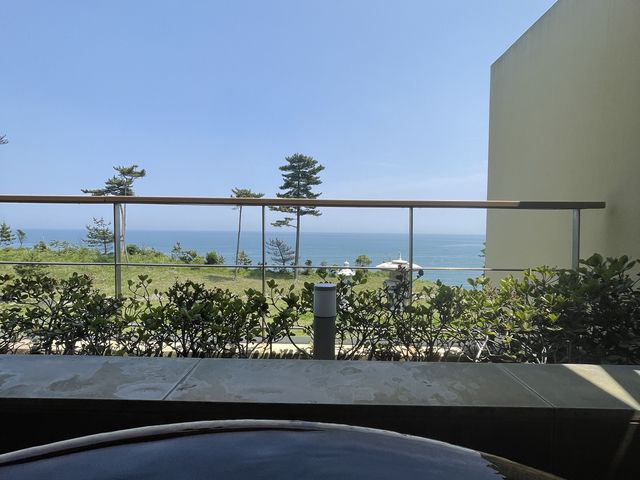 とにかく、露天風呂から見る景色は海も前で最高でした。しかも平日の為か、昼時でも空いていました。_天神岬温泉しおかぜ荘