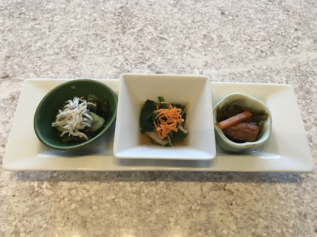 前菜。小さいですが、どれも丁寧なお味で染み入ります。_ホテルエミオン東京ベイ