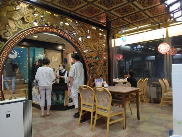 以前は席で煙草が吸えましたが、現在は喫煙室ができています。_黄鶴楼