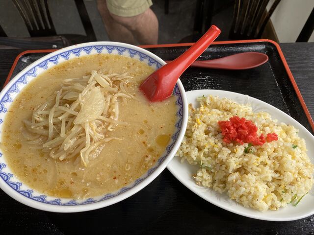 味噌ラーメンと半チャーハン_食堂ニューミサ