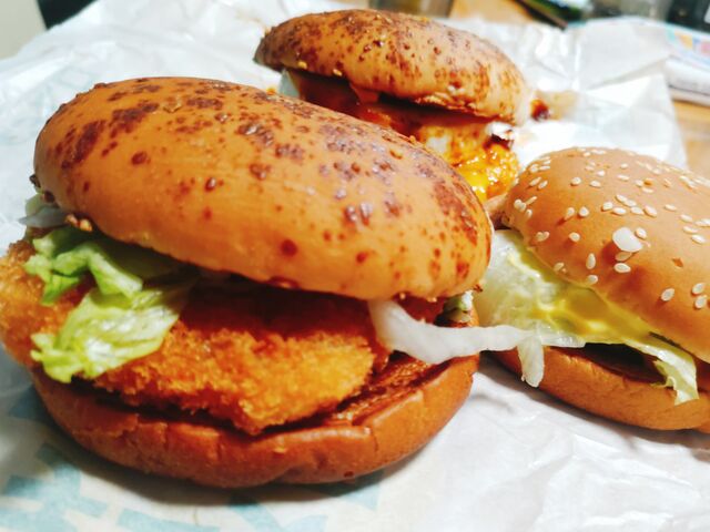 夏マック、ガーリックシュリンプバーガー。_マクドナルド 足立六町店