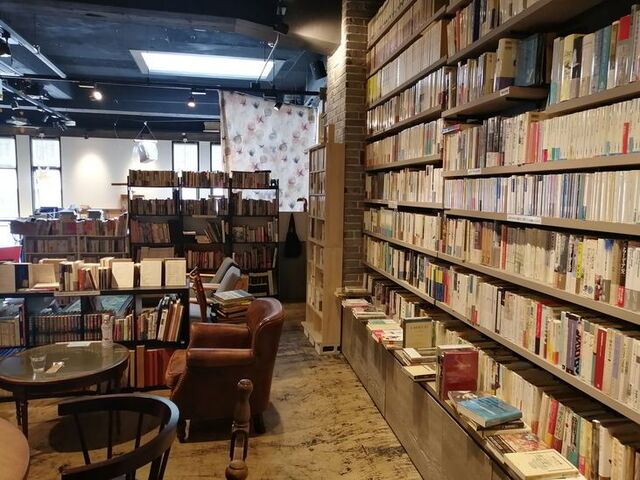 本棚_古本と珈琲モジカ