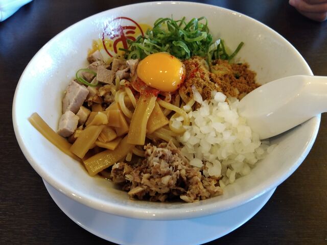 混ぜそば。相方の好みの味で満足。_来来亭守山店