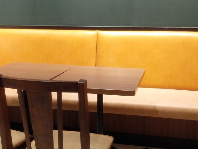 テーブル席_ミスタードーナツ 柿田川ショップ