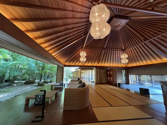 広いエントランス_大谷山荘