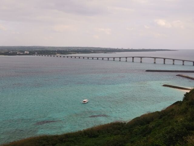 展望台からは来間大橋がきれいに見えます。_来間島