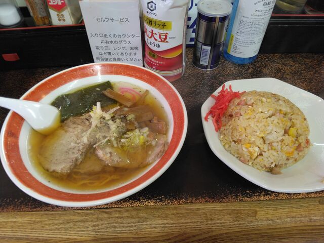 ラーメンのスープも熱々ではなく、作り手によりブレが大きいお店なんだと思いました。_ラーメンの王様 本店