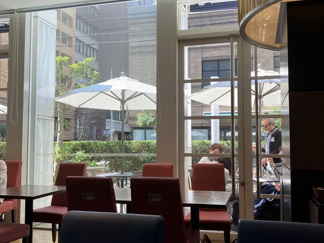 テラス席もあります_ホテルJALシティ関内 横浜 カフェ&レストラン シルク