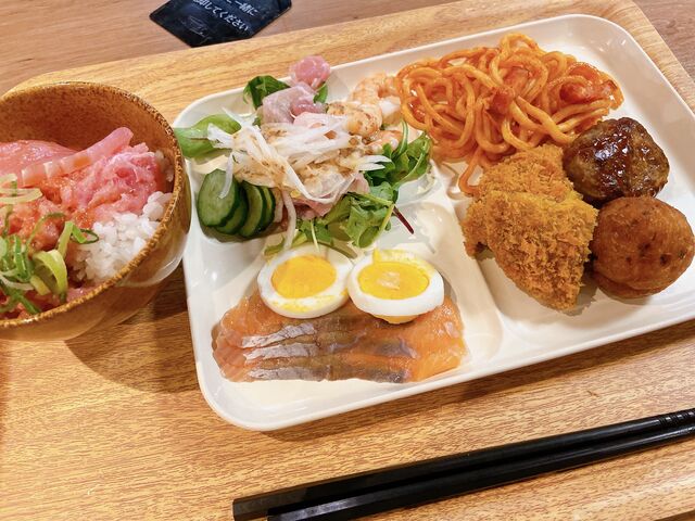 牛メンチカツなどもある_ベッセルインなんば