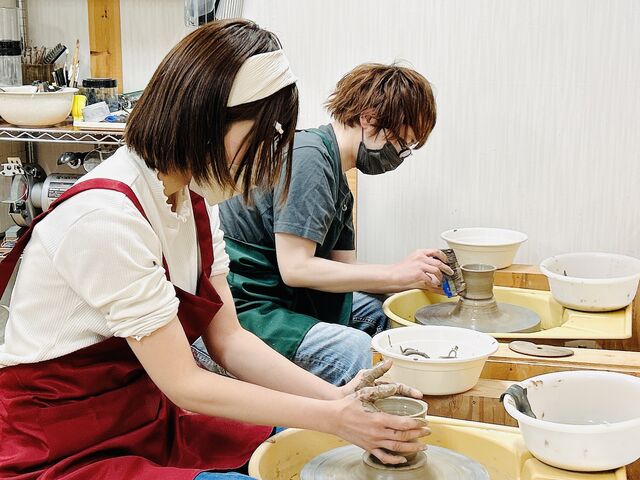 粘土に触れる手の温もりと柔らかさが気持ちいい!_陶芸教室「雲の空間」(くものあいま)