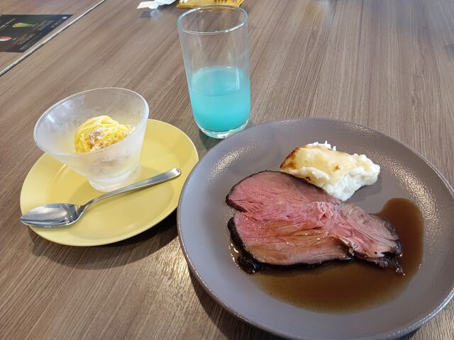 ローストビーフ美味で、沢山食べてしまいます。横浜レモネード、レモンモンブランも爽やかでした。_新横浜プリンスホテル