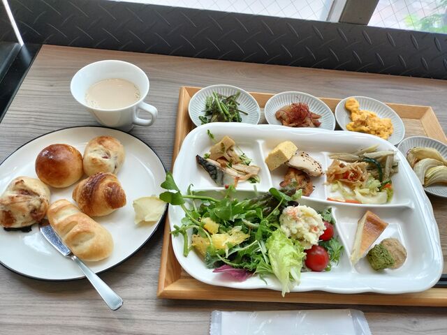 マルクパージュのパン。バイキング用に小さいサイズも食べやすいです。日によって違う料理やデザート。_福山オリエンタルホテル
