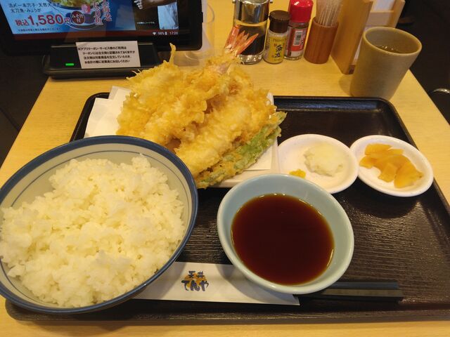 独自に天ぷら定食を作りました。計1,950円になりました。_てんや西葛西店