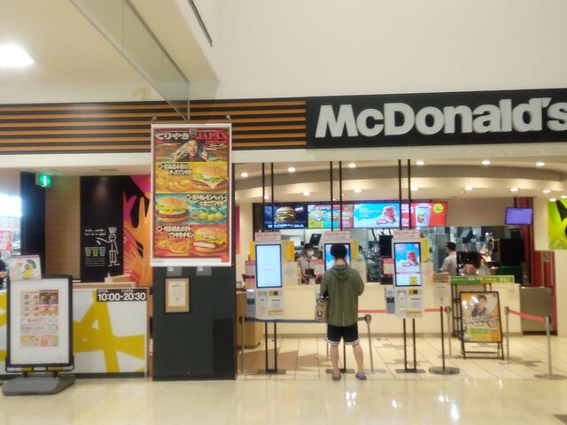 フレスポ内のマックさん_マクドナルド小田原シティーモールクレッセ店