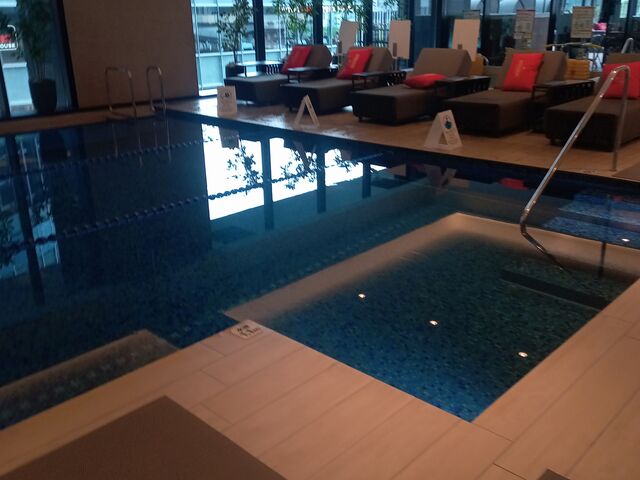 屋内プール_うめきた温泉 蓮 Wellbeing Park