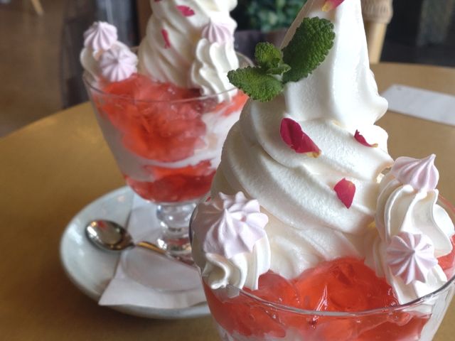 バラ&パフェ 材料全てに手抜きがないのです。_ミッシュハウス 伏見店