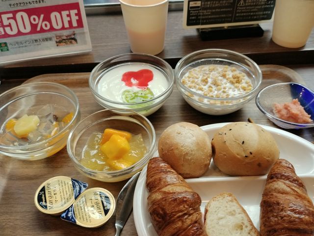 パンも美味しかった。_ベッセルイン上野入谷駅前