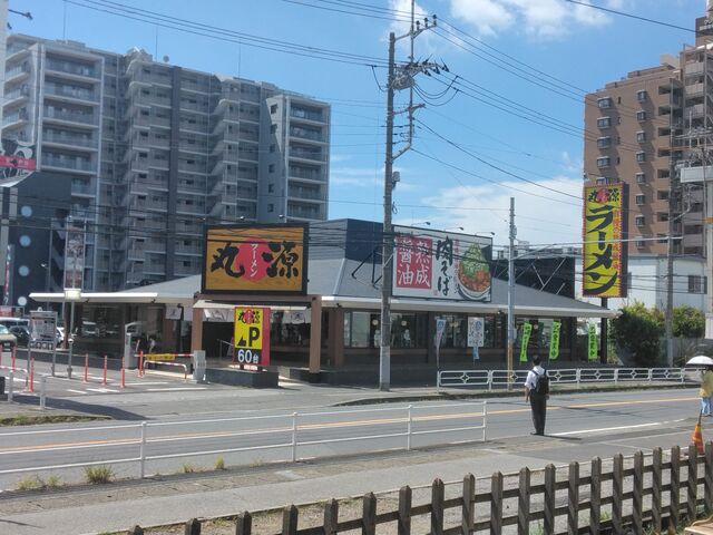 この道路を渡るのはいつも怖い思いを少しします。_丸源ラーメン 船橋宮本店