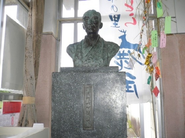 立山弟四郎翁銅像の写真1