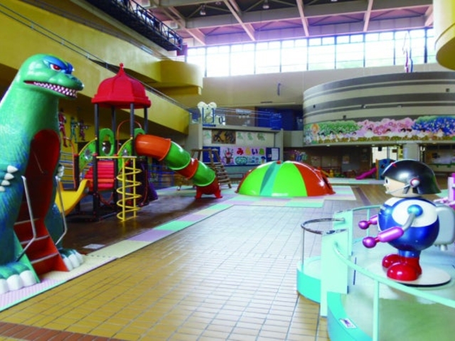 秋田県児童会館「みらいあ」の写真1