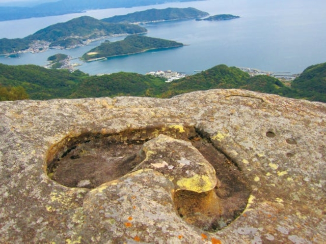 龍ヶ岳山頂のハート岩_龍ケ岳山頂キャンプ場