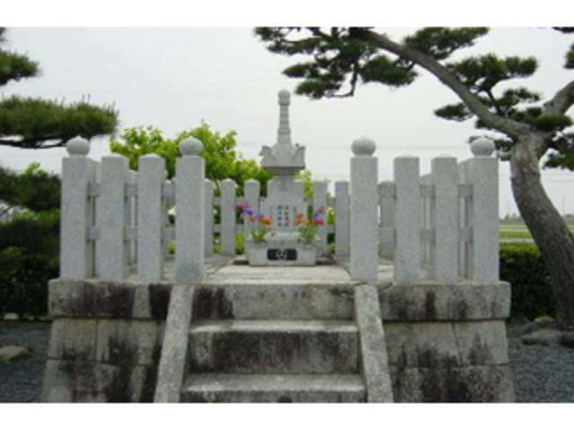 山内一豊公母法秀院の墓の写真1