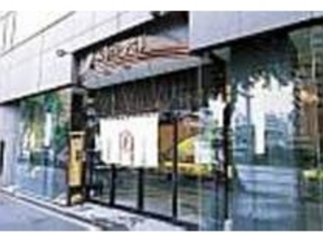店内ではお茶だしのサービスもある_坂角総本舖 葵店