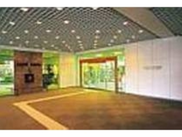 図書館への入り口は館内の3階と5階にある_豊田参合館