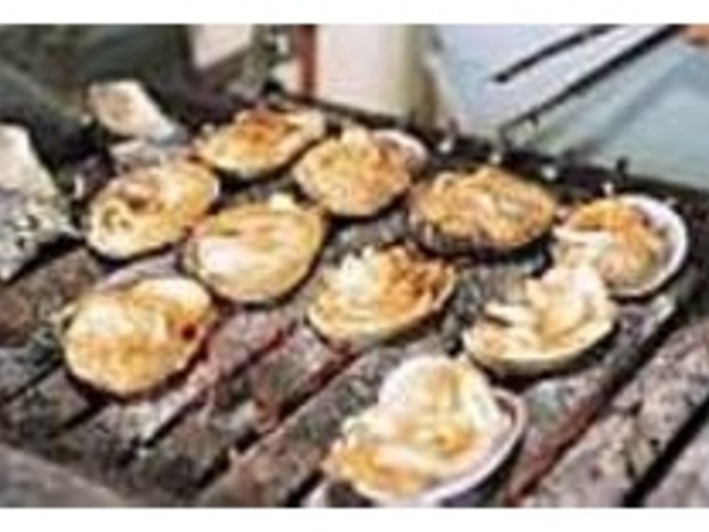 貝汁が煮たって、香ばしい香りが周囲に漂う_伊良湖亭