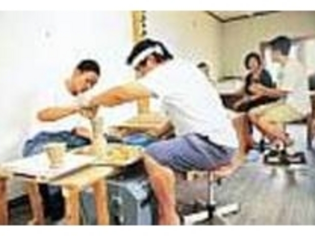 実際にろくろをまわして指導してもらえる_稲山陶苑