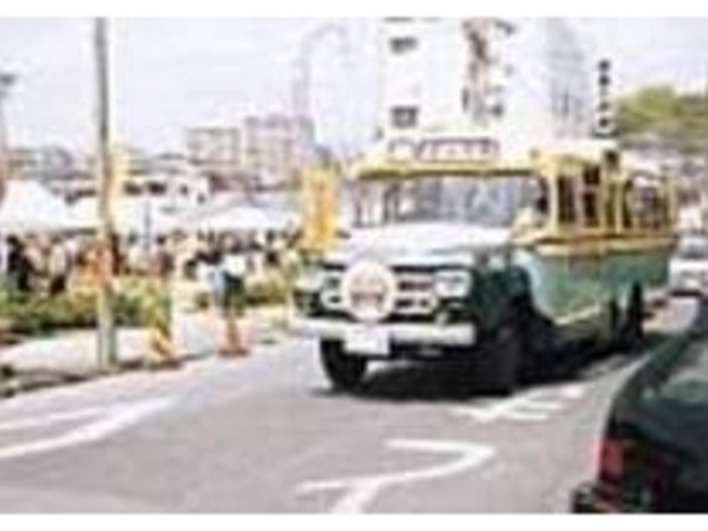 駅と会場を行き来するバス「ポン太号」_せとやき楽市