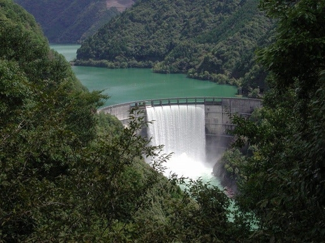 坂本ダム湖の写真1
