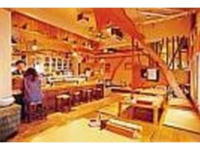 一見和風だけどどこかモダンな店内_ビストロ 吉兆
